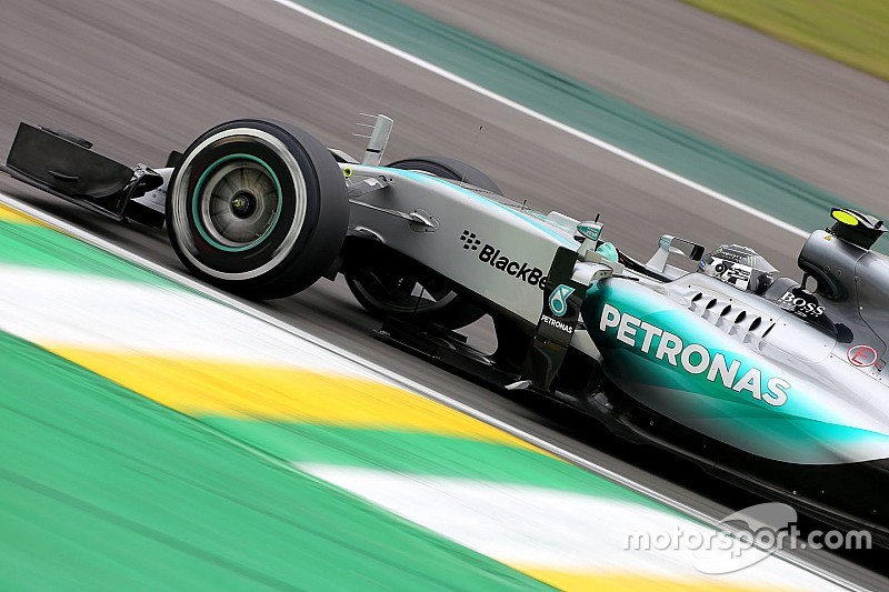 Rosberg avec sérieux; Les pilotes McLaren font les clowns