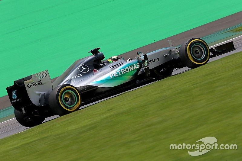 Hamilton, inconforme con la estrategia de Mercedes