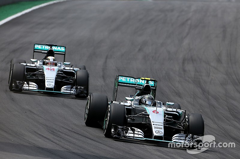 Mercedes descarta estrategia con más libertad a sus pilotos