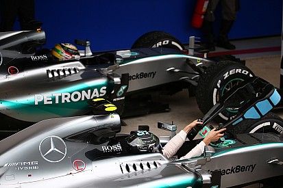 Лоу сравнил пилотов Mercedes с Сенной и Простом