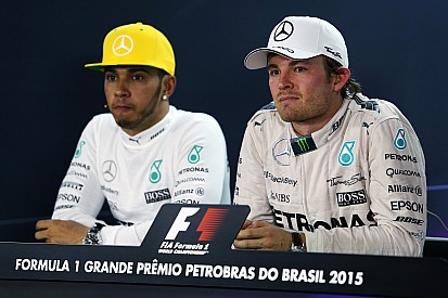 Coulthard: Mercedes debería dar libertad de estrategias a sus pilotos