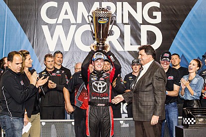 Erik Jones se convirtió en el campeón más joven y Crafton ganó la carrera