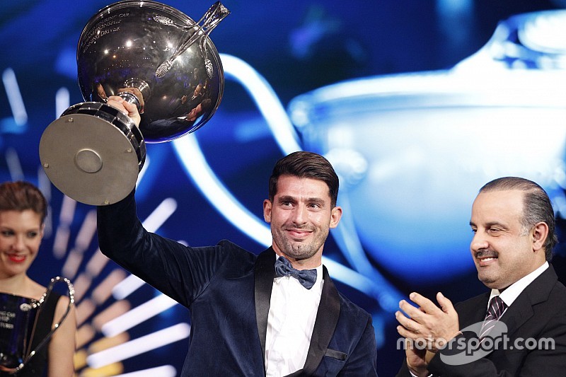 López, entre los campeones mundiales de la FIA