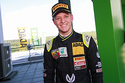 Stars and Cars in Stuttgart: Mick Schumacher gegen Nico Rosberg