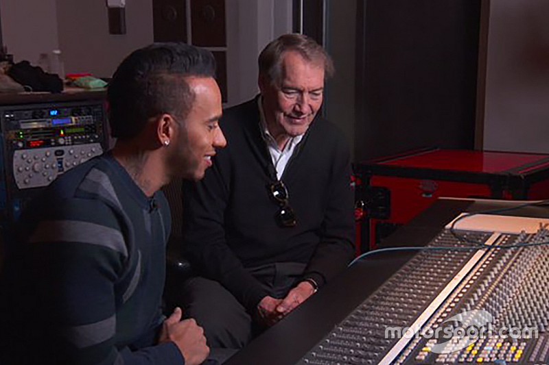 Hamilton muestra en TV su talento como compositor