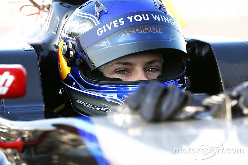 Zoon Adrian Newey racet F3 bij Van Amersfoort Racing