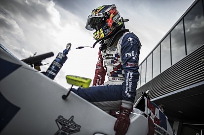 Ben Barnicoat signe finalement chez Hitech