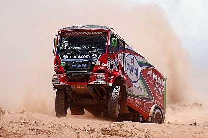 Dakar trucks: Versluis wint, De Rooy dicht bij eindzege