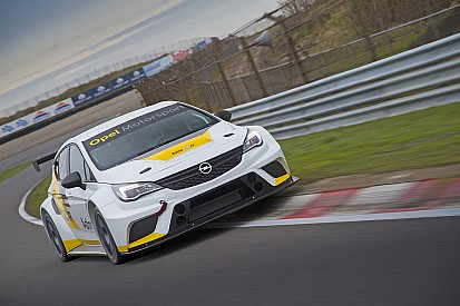 Le Opel Astra TCR della Target Competition diventano sette!