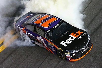 Denny Hamlin wint NASCAR-race op Daytona