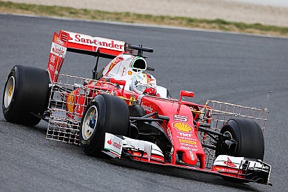 Vettel lidera manhã de testes da F1 em Barcelona