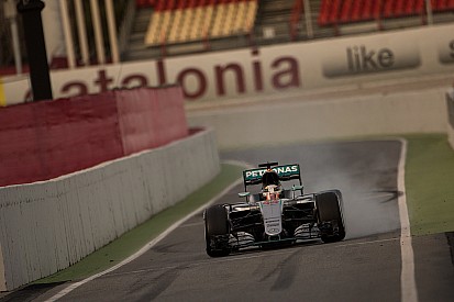 Hamilton manda en la mañana de Barcelona