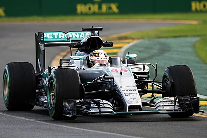 Em treino agitado, Hamilton lidera dobradinha da Mercedes
