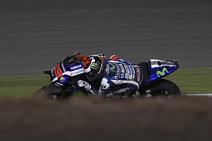 Lorenzo scappa a Dovizioso e conquista il Qatar