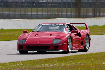 Video: Ferrari F40 drift door de sneeuw op Japanse skipiste