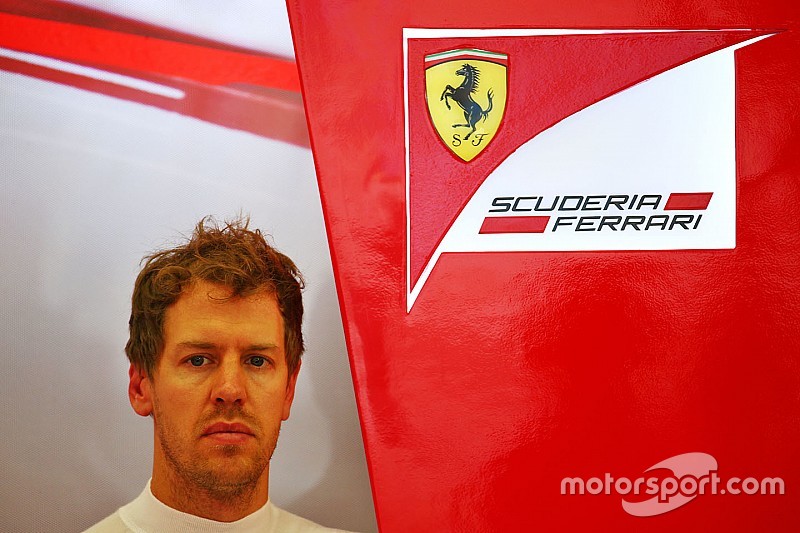Vettel aan de kant door losgekomen wielmoer