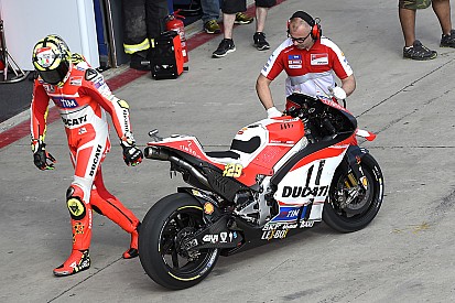Iannone: “La pista es un desastre”