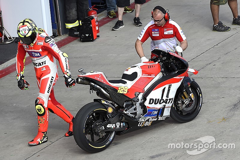 Iannone: “La pista es un desastre”