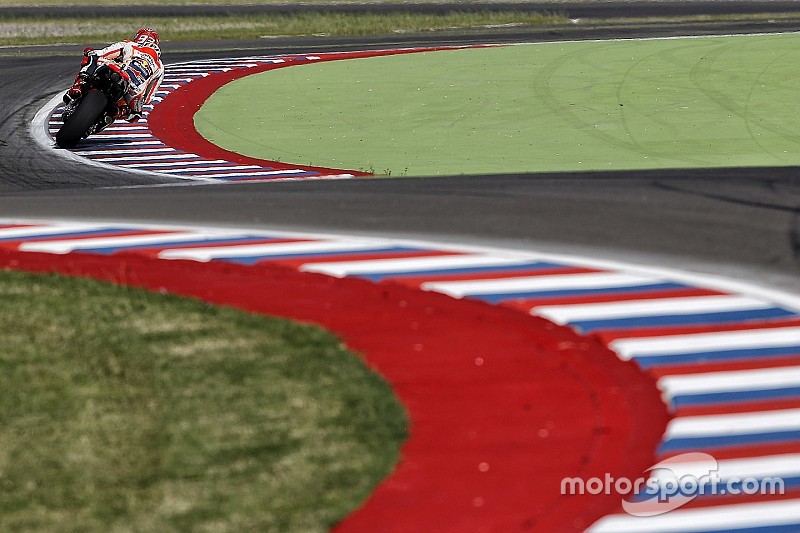 Márquez domina, Lorenzo mejora y Rossi se salva por 4 décimas