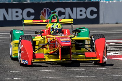 Long Beach ePrix: Di Grassi wint, titelkandidaten in de problemen