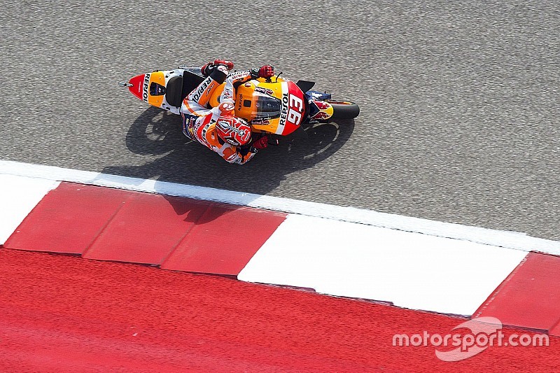 Márquez logra la pole con las dos Yamaha cada vez más cerca
