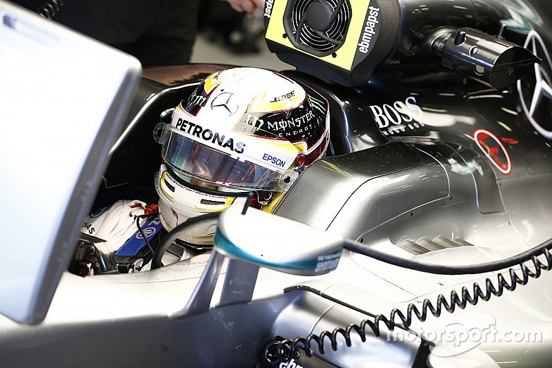 Lewis Hamilton krijgt vijf plaatsen straf voor Chinese GP
