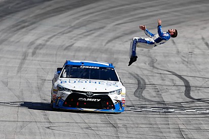 Carl Edwards wint voor vierde maal in Bristol