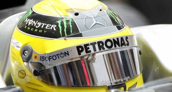 Rosberg 200km hızla giderken kaskına kuş çarptı