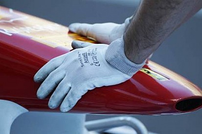 Yeni Ferrari kaza testine takıldı
