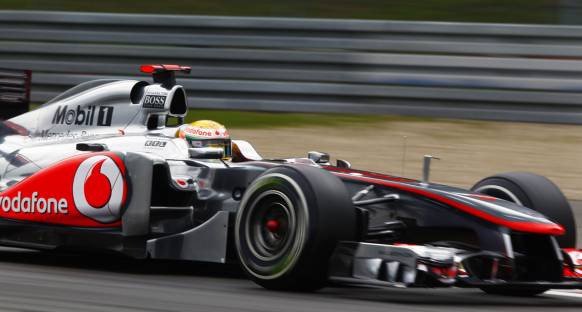 Hamilton sezonu 4 zaferle bitirmek istiyor