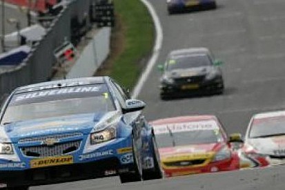 Brands Hatch'daki 2. yarışı da Plato kazandı