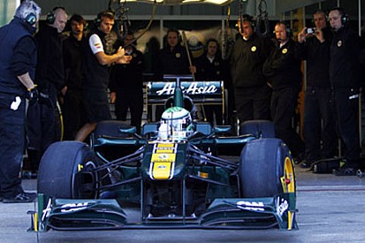 Lotus Barselona'da Teixeira'yı test edecek