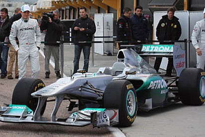 Mercedes, daha güçlü bir 2011'den emin