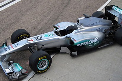 Mercedes 2011 aracının lansmanını gerçekleştirdi
