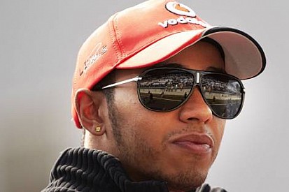 Hamilton'ın önceliği yarışın başında Webber'i geçmek