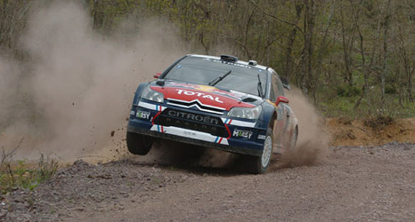 Citroen yarışı domine ediyor, Loeb lider