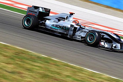 Schumacher iyi bir startla podyumu deneyecek