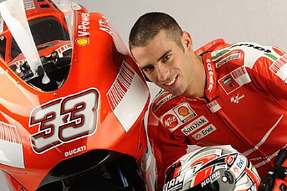 Ducati, Melandri'yi Brno yarışına kadar bırakmıyor