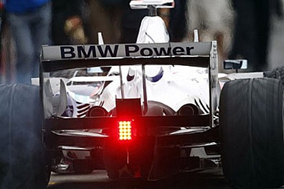 Heidfeld lastiklerden çok çekti!