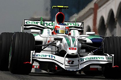 Barrichello 300 GP'yi hedefliyor