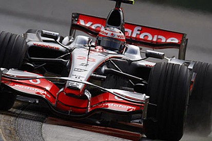 Kovalainen yanlış düğmeye bastığı için Alonso'ya geçildi