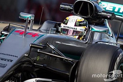Hamilton sabah seansında Magnussen'in önünde lider