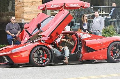 Hamilton Ferrari koltuğunda