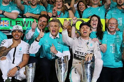 Sezonun kapanışı Rosberg'den