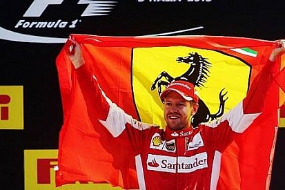 Vettel 2016'da Ferrari'nin Mercedes'i yenebileceğini düşünüyor