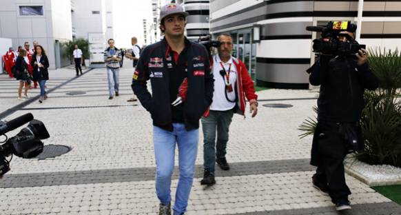 Kontrolden Geçen Sainz'a Yarış İçin İzin Çıktı