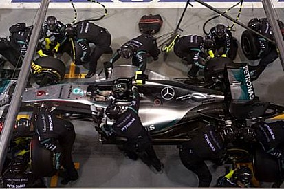 Wolff: Mercedes Singapur'dan Sonra Korkmamalı