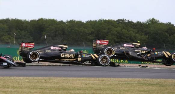 Lotus, pilotlarının ilk turda daha dikkatli olmasını istiyor