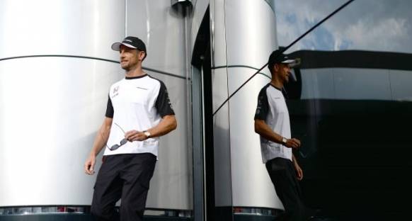 Button McLaren'in 2016 kararını hızlı vermesini istiyor