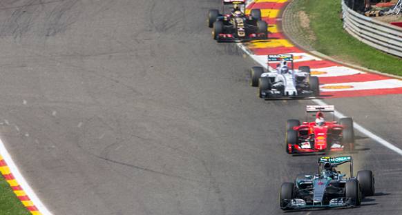 Mercedes tek pit stopu riskli bulup uygulamamış